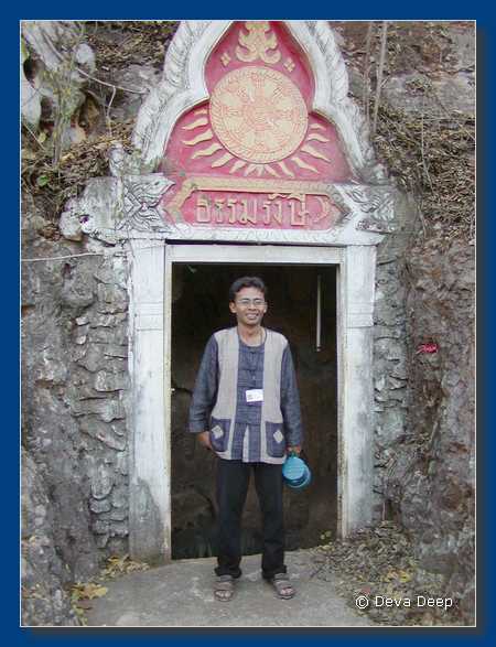 Khao Yai NP Wat Tam Trirat 20030108-2